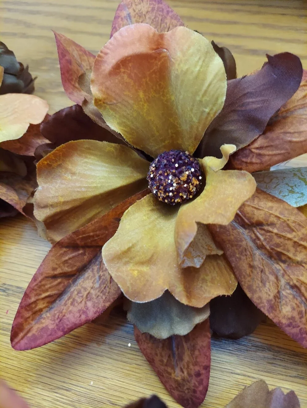 Pier 1 fall-themed floral napkin rings. Set Of 4  Autumn colors   8
